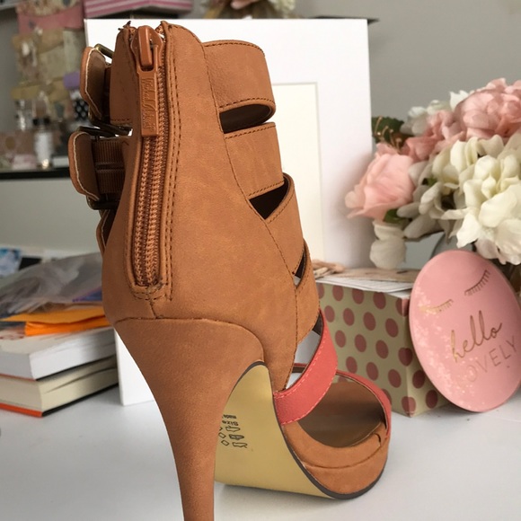 Tan Spring/Summer Heels - Picture 2 of 4